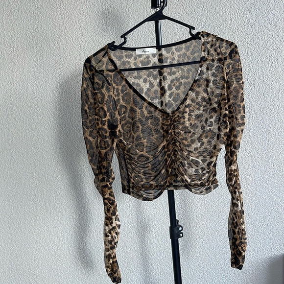 1464- Awoo sheer mesh leopard print scrunched long sleeve top- medium - Picture 1 of 6